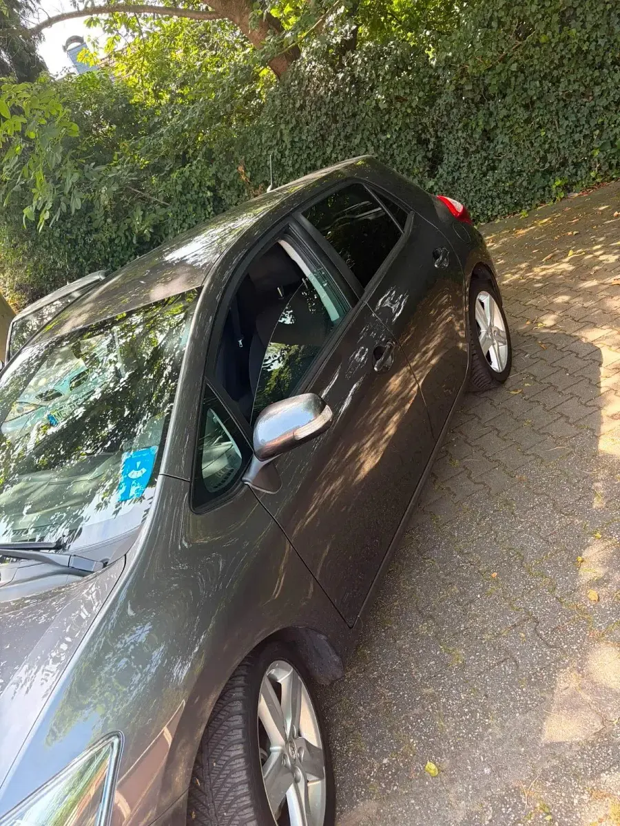 Gebraucht Toyota Auris 132 PS (97 kW) 2010 Grau Kleinwagen