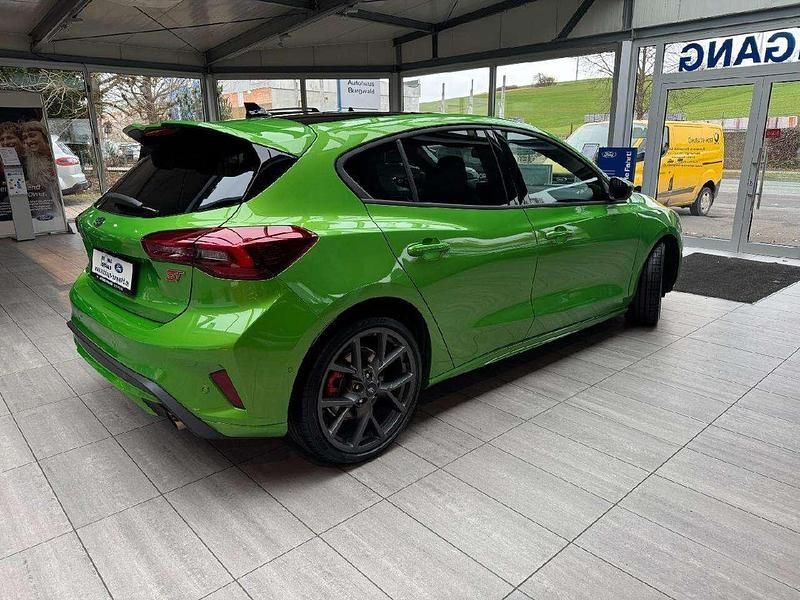 Neu Ford Focus ST 280 PS (205 kW) 2026 Mean green Limousine
