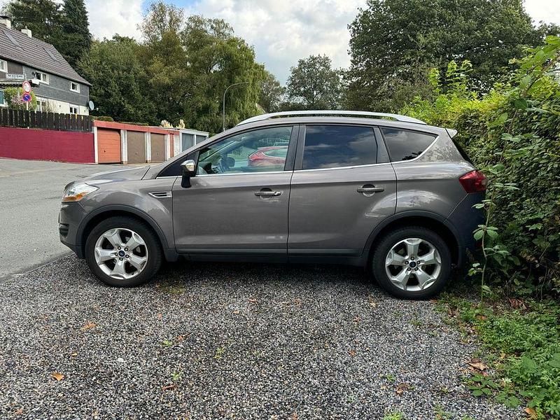 Braun Gebraucht 2011 Ford Kuga Titanium SUV | 3.950 € (Superpreis) - Bild 1/4