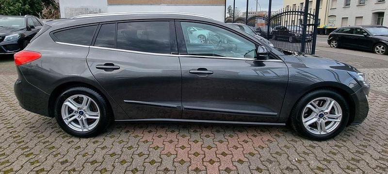 Gebraucht Ford Focus Cool & Connect 120 PS (88 kW) 2020 Grau Kombi