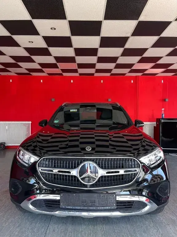Gebraucht Mercedes GLC300de Avantgarde 197 PS (144 kW) 2024 Schwarz SUV