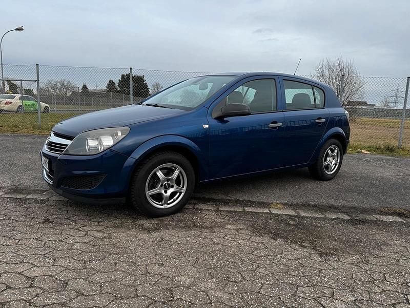 Gebraucht Opel Astra 90 PS (66 kW) 2009 Blau Limousine