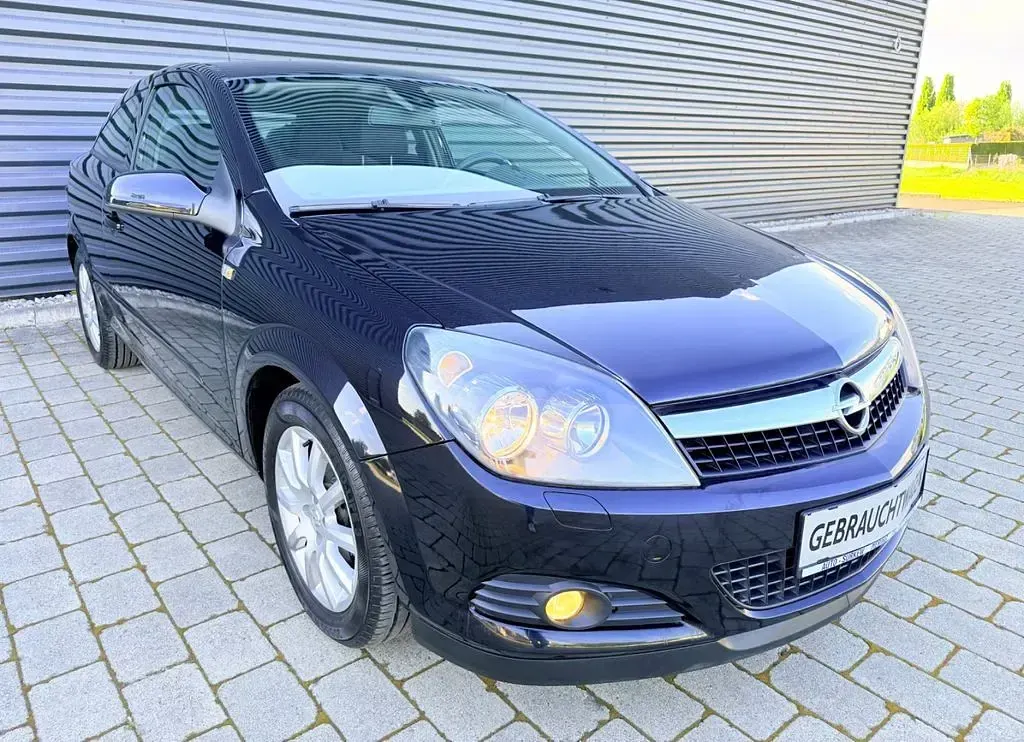 Gebraucht Opel Astra GTC Edition 105 PS (77 kW) 2007 Saphirschwarz/black sapphire Coupé
