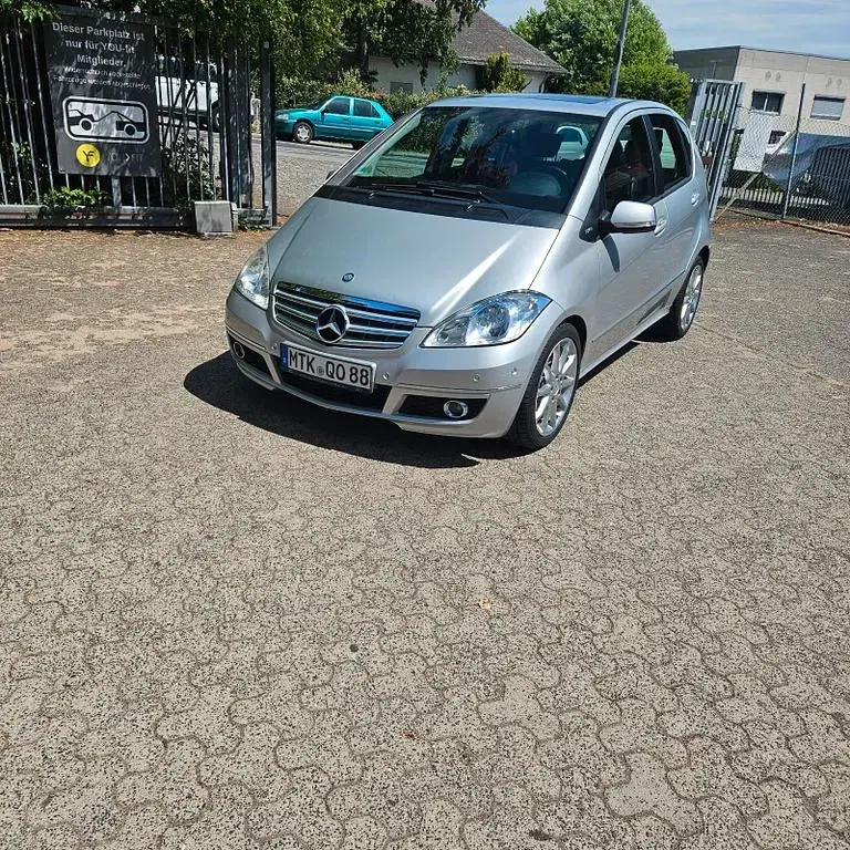 Gebraucht Mercedes A160 Avantgarde 82 PS (60 kW) 2010 Silber Limousine