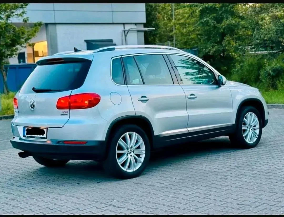 Gebraucht VW Tiguan 160 PS (117 kW) 2011 Silber SUV