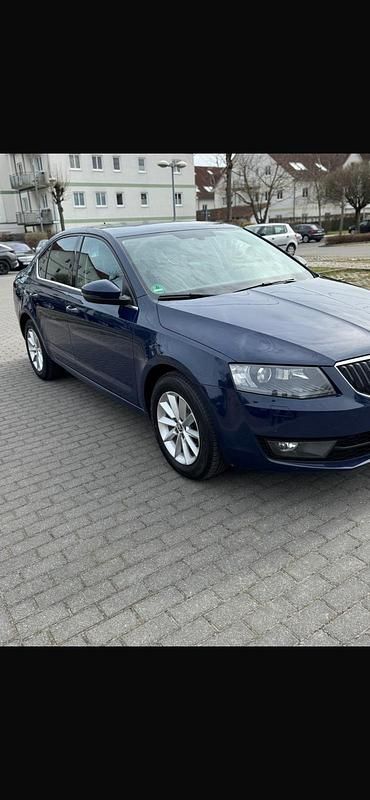 Gebraucht Skoda Octavia 150 PS (110 kW) 2015 Blau Kleinwagen