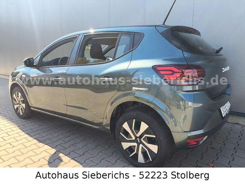 Gebraucht Dacia Sandero Expression 91 PS (66 kW) 2025 Grün Limousine