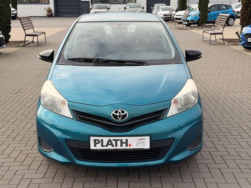 Gebraucht Toyota Yaris Life 99 PS (72 kW) 2012 Blau Kleinwagen