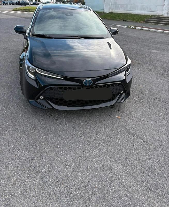 Schwarz Gebraucht 2022 Toyota Corolla Team Kombi | 21.500 € (Superpreis) - Bild 1/4