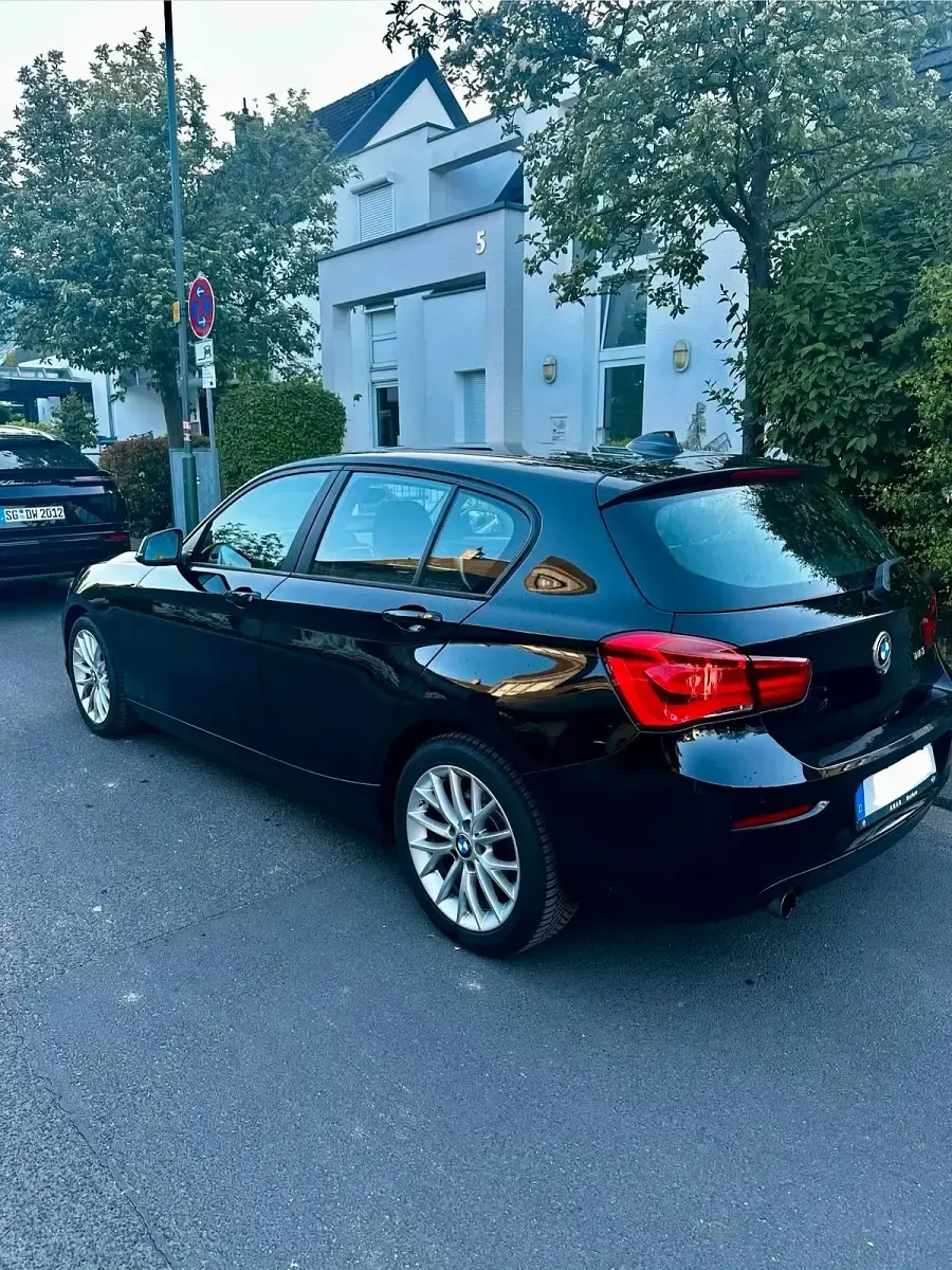 Gebraucht BMW 116 109 PS (80 kW) 2017 Schwarz Kleinwagen
