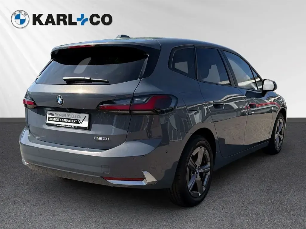 Gebraucht BMW 223 Active Tourer Luxury Line 204 PS (150 kW) 2022 Grau Van / Kleinbus