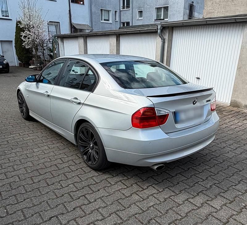 Gebraucht BMW 318 143 PS (105 kW) 2008 Silber Limousine