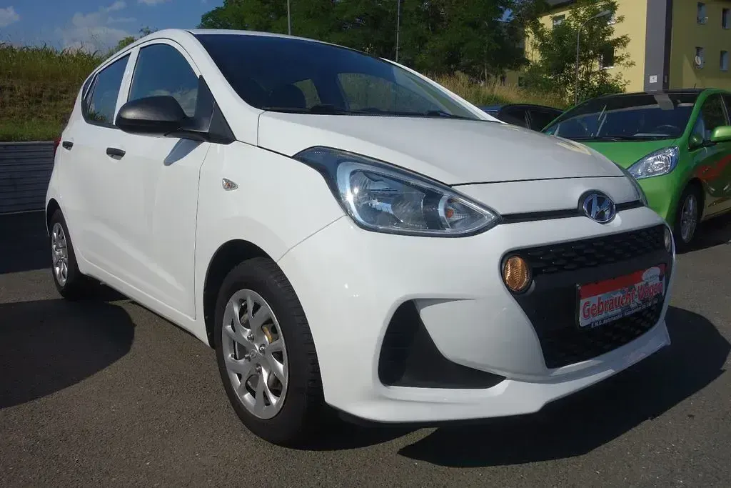Gebraucht Hyundai i10 Select 67 PS (49 kW) 2019 Weiß Kleinwagen
