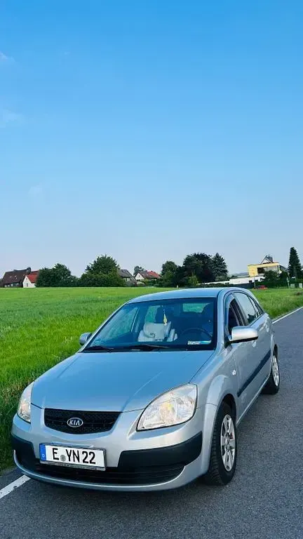 Gebraucht Kia Rio 97 PS (71 kW) 2006 Silber Limousine