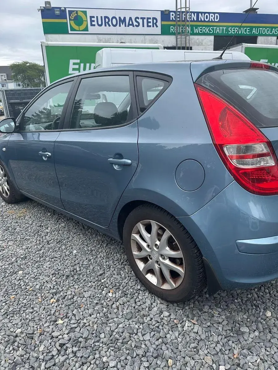 Gebraucht Hyundai i30 Classic 90 PS (66 kW) 2009 Blau Limousine