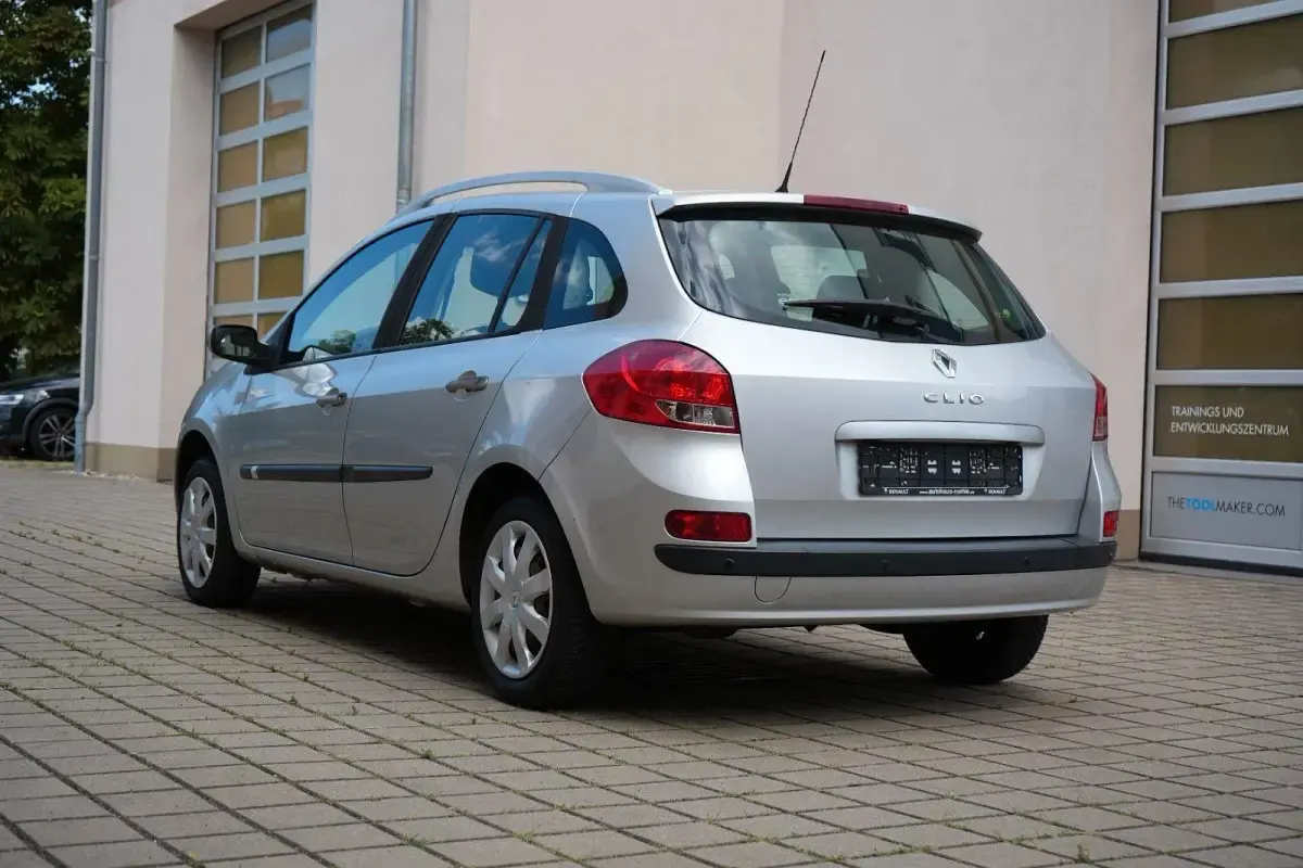 Gebraucht Renault Clio GrandTour Dynamique 75 PS (55 kW) 2009 Grau Kombi