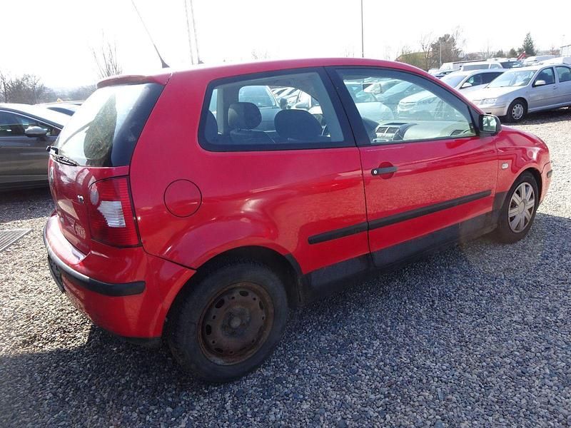 Gebraucht VW Polo Trendline 64 PS (47 kW) 2002 Rot Limousine