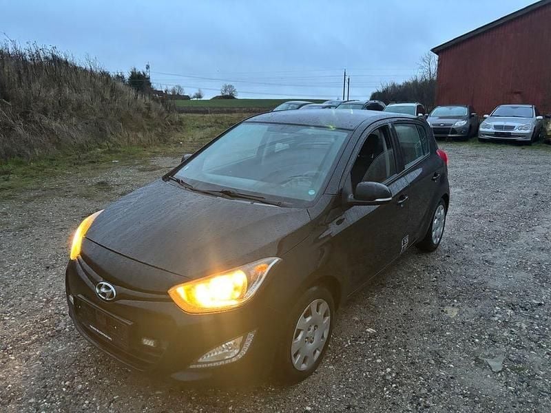 Gebraucht Hyundai i20 Trend 75 PS (55 kW) 2013 Abholung