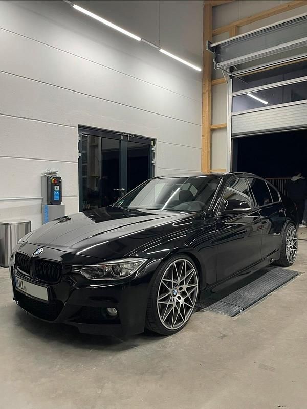 Schwarz Gebraucht 2014 BMW 335 M Sport Limousine | 23.500 € (Fairer Preis) - Bild 1/3
