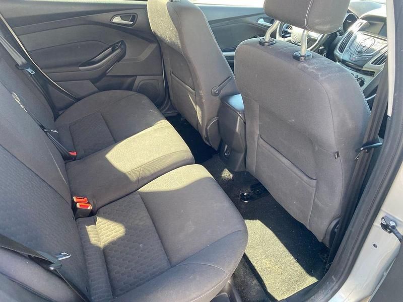 Second-hand Ford Focus SYNC Edition 116 CP (85 kW) 2014 Argintiu Berlinǎ