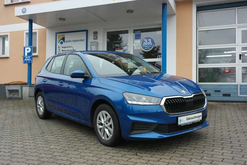 Raceblau metallic Gebraucht 2022 Skoda Fabia Ambition Kleinwagen | 16.590 € (Guter Preis) - Bild 1/4