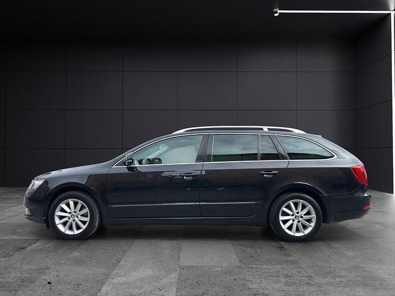 Gebraucht Skoda Superb Ambition 140 PS (102 kW) 2013 Schwarz Kombi