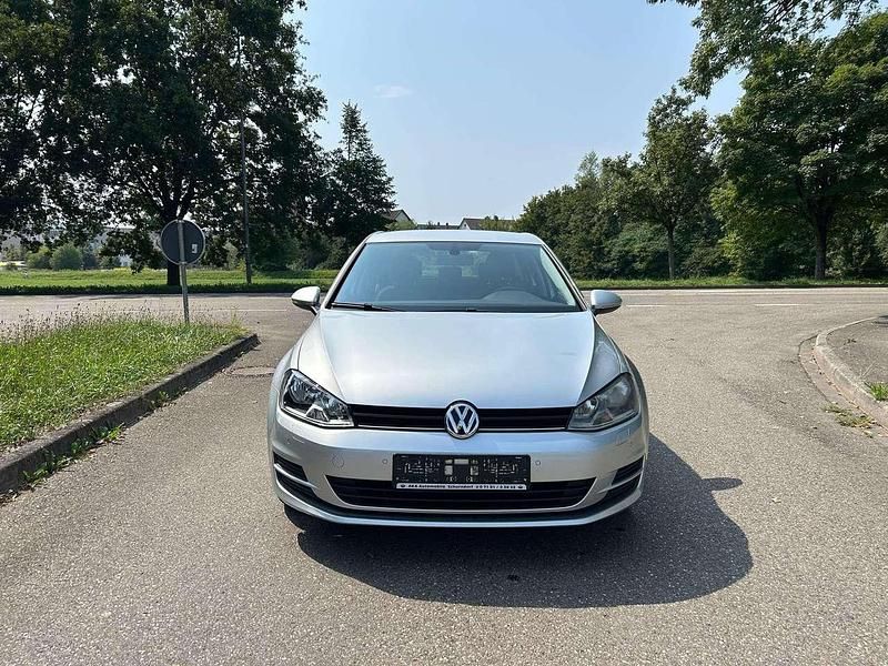 Gebraucht VW Golf VII Trendline 86 PS (63 kW) 2013 Reflexsilber Kleinwagen