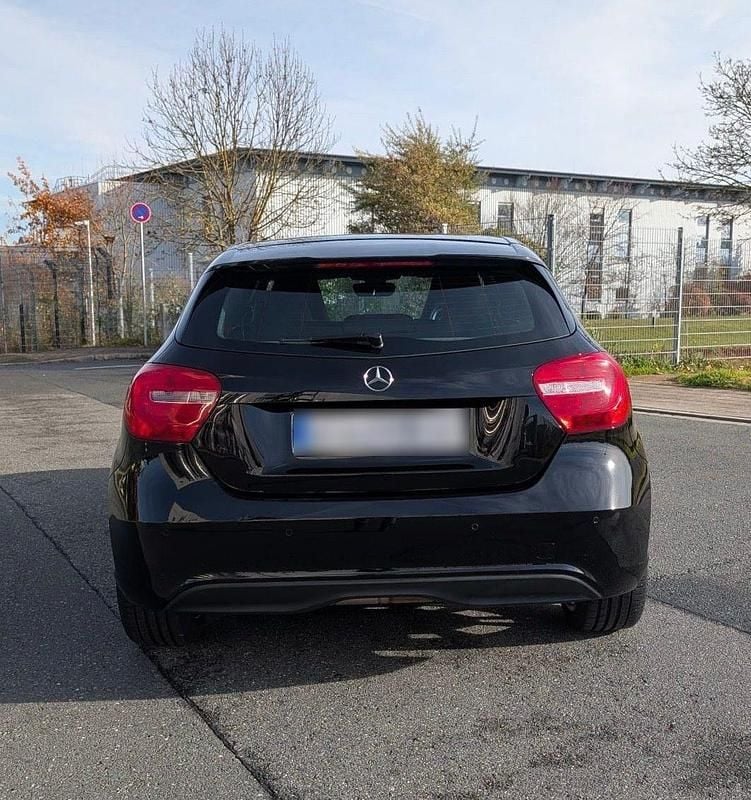 Gebraucht Mercedes A180 122 PS (89 kW) 2014 Schwarz Limousine