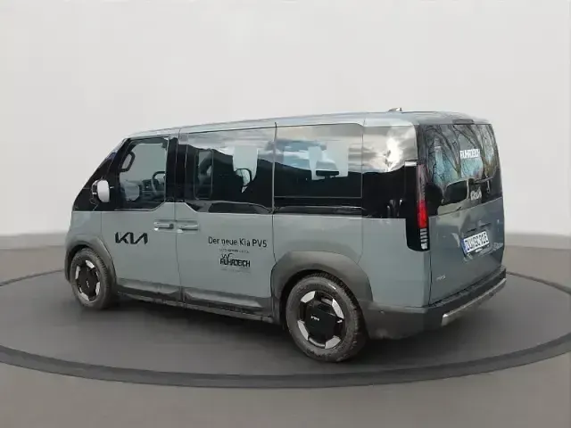 Używany Kia PV5 88 kW (120 KM) 2026 Szary Minivan