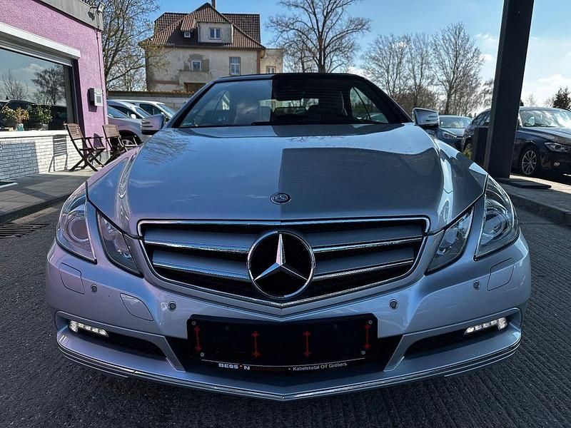 Gebraucht Mercedes E200 184 PS (135 kW) 2010 Silber Cabrio