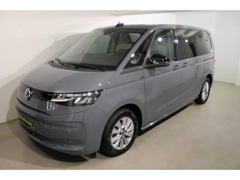 Second-hand VW Multivan Basis 150 CP (110 kW) 2023 Gri Monovolum
