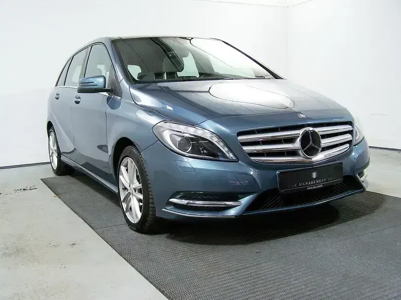 Gebraucht Mercedes B250 211 PS (155 kW) 2014 Blau Kleinwagen