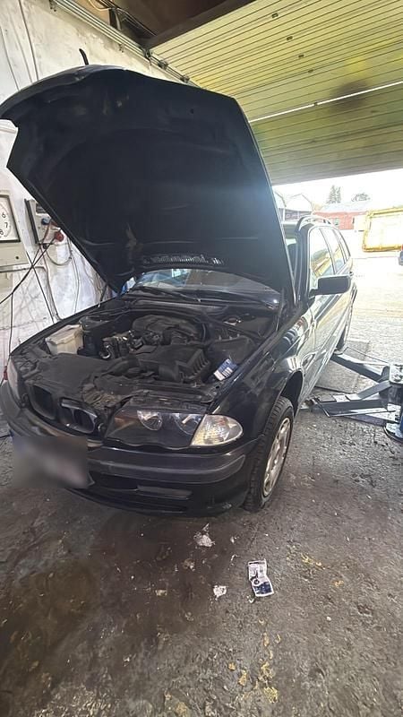 Gebraucht BMW 318 118 PS (86 kW) 1998 Schwarz Kombi