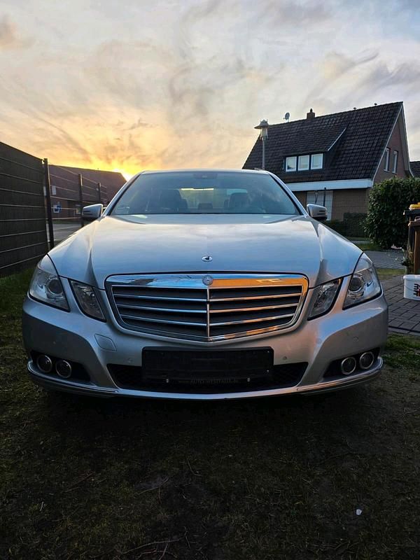Gebraucht Mercedes E220 170 PS (125 kW) 2011 Silber Limousine