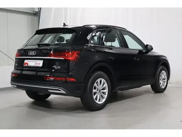 Używany Audi Q5 Basis 204 KM (150 kW) 2025 Czarny SUV