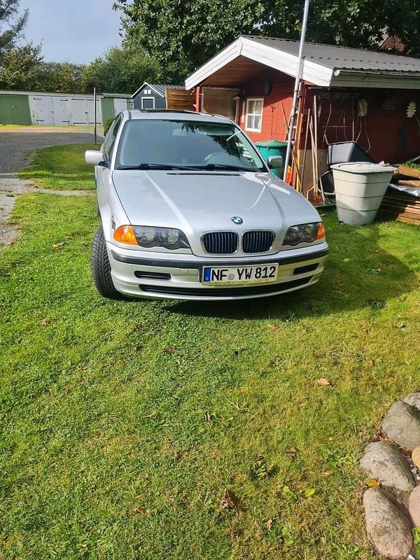 Grau Gebraucht 2000 BMW 316 Limousine | 3.000 € (Fairer Preis) - Bild 1/4