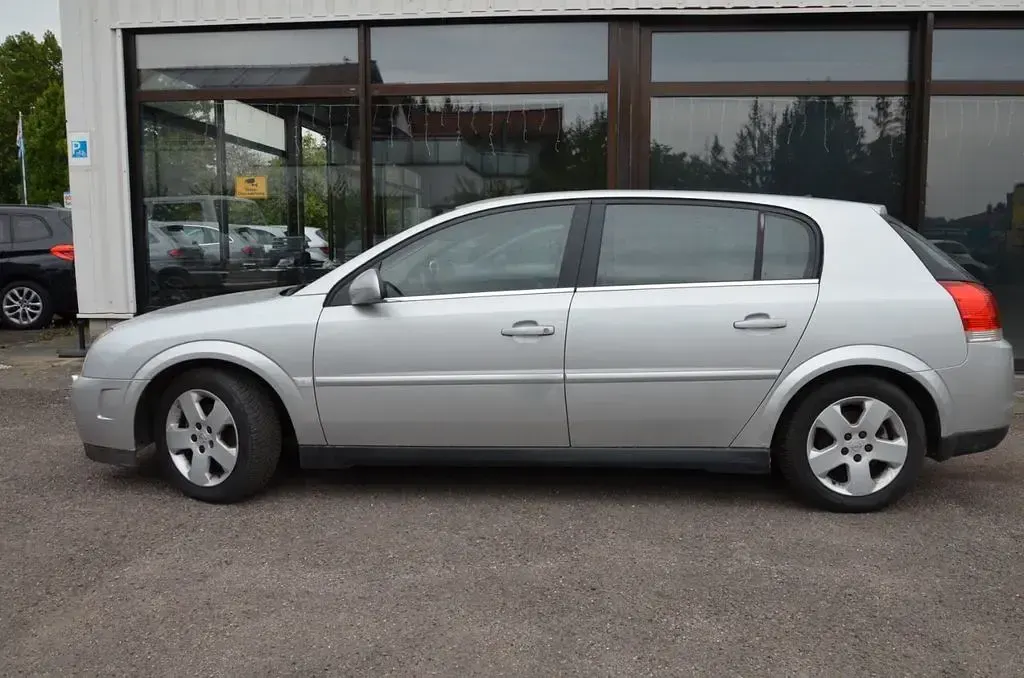 Gebraucht Opel Signum Sport 155 PS (114 kW) 2004 Silbermetallic Kleinwagen