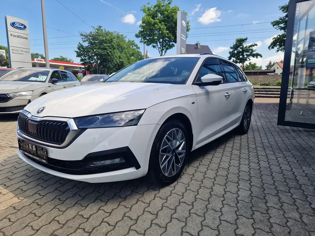 Gebraucht Skoda Octavia 116 PS (85 kW) 2023 Candyweiss Kombi