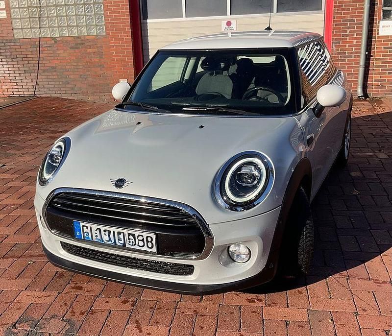 Silber Gebraucht 2018 Mini Cooper D Kleinwagen | 15.900 € (Fairer Preis) - Bild 1/4