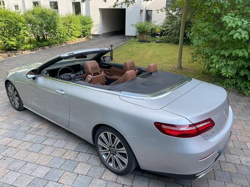 Gebraucht Mercedes E200 184 PS (135 kW) 2018 Silber Cabrio