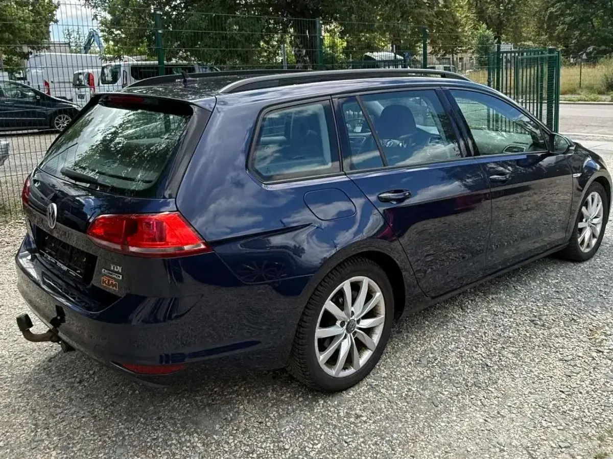 Gebraucht VW Golf VII Trendline 110 PS (80 kW) 2015 Night blue metallic Kombi