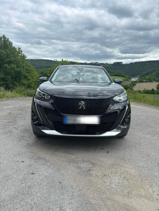 Schwarz Gebraucht 2022 Peugeot e-2008 SUV | 15.500 € (Superpreis) - Bild 1/4