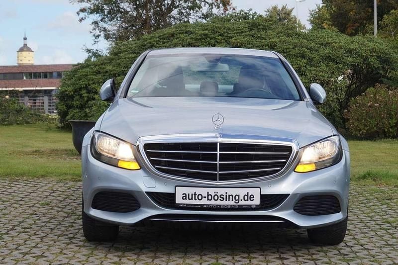 Gebraucht Mercedes 180 Exclusive 156 PS (114 kW) 2014 Diamantsilber  metalliclack Limousine