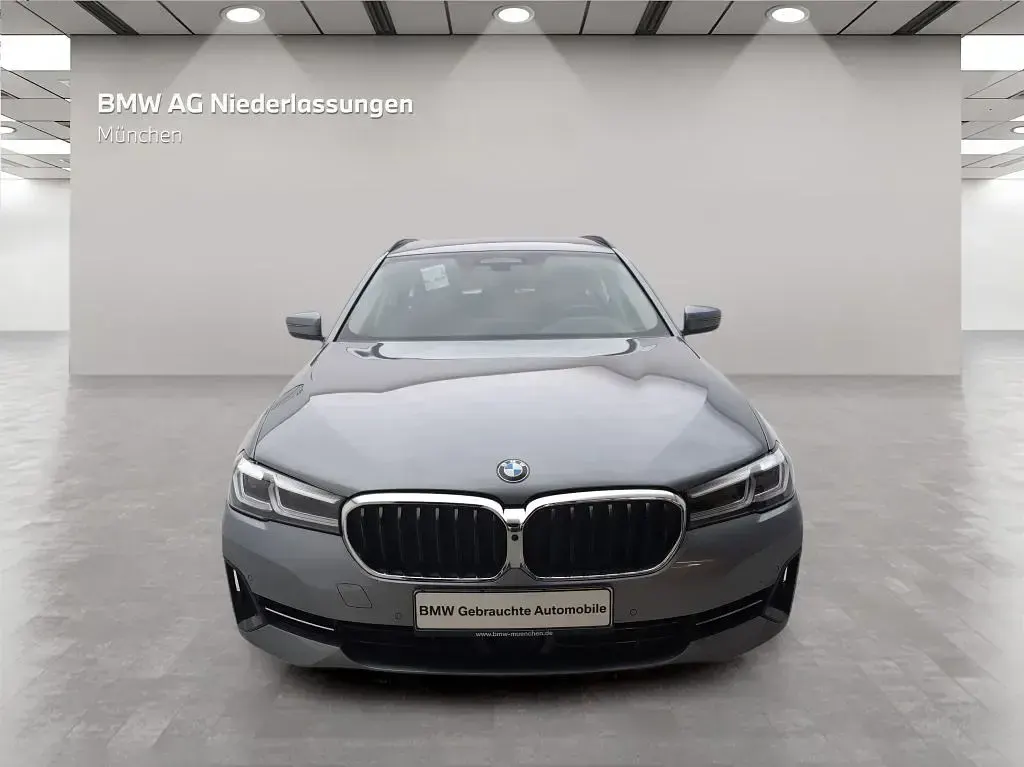 Gebraucht BMW 520 190 PS (139 kW) 2023 Grau Kombi