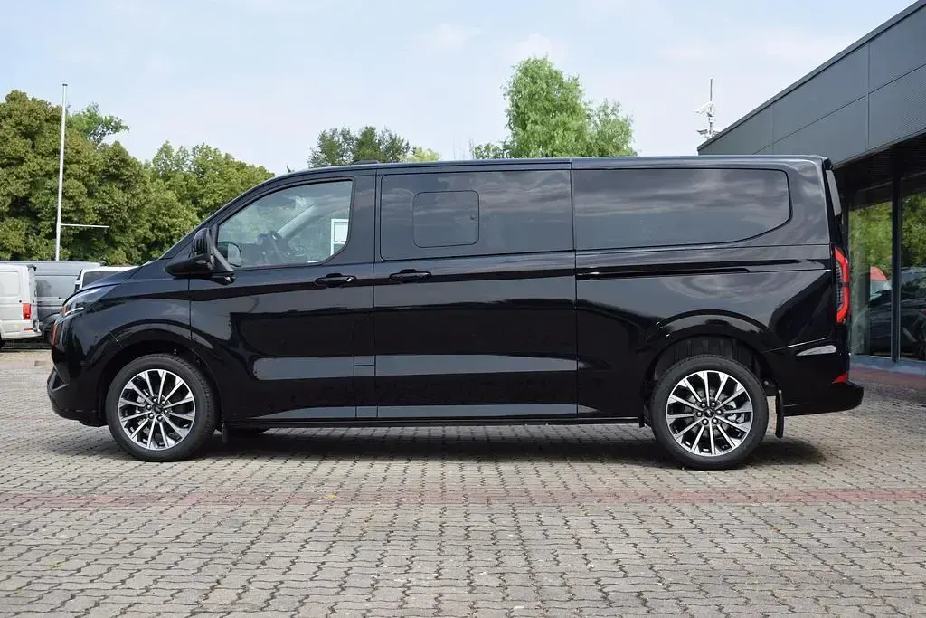 Neu Ford Tourneo Custom Titanium X 232 PS (170 kW) 2026 Schwarz Van