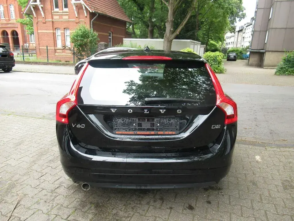 Gebraucht Volvo V60 120 PS (88 kW) 2016 Schwarz Kombi