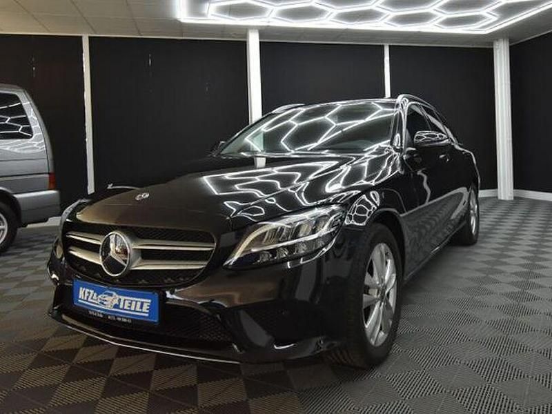 Gebraucht Mercedes C200 184 PS (135 kW) 2018 Schwarz Limousine