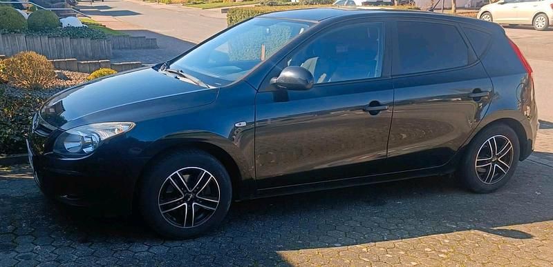 Gebraucht Hyundai i30 109 PS (80 kW) 2009 Schwarz Kleinwagen