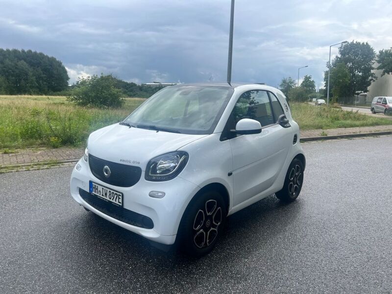 Weiß Gebraucht 2017 Smart ForTwo Electric Drive Coupé | 9.500 € (Etwas zu teuer) - Bild 1/4