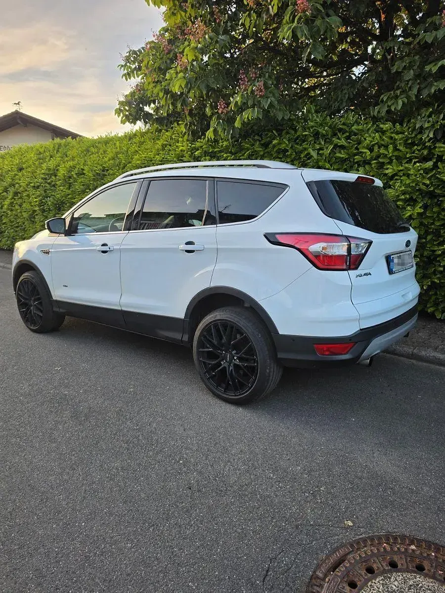 Gebraucht Ford Kuga 182 PS (133 kW) 2017 Weiß SUV